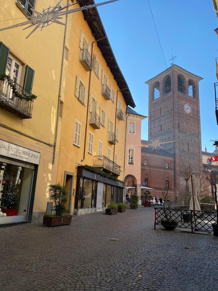 Maschera Di Ferro Appartamento In Centro Storico Pinerolo Eksteriør billede