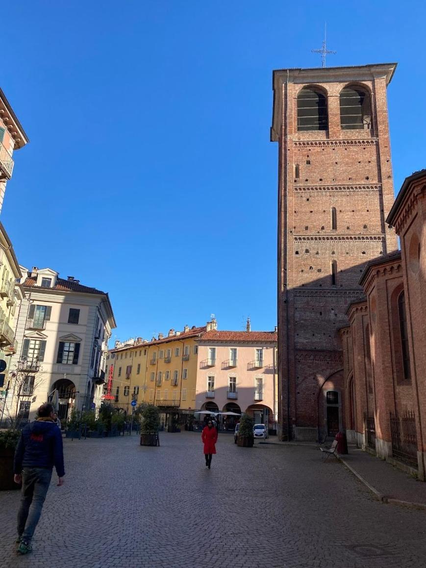 Maschera Di Ferro Appartamento In Centro Storico Pinerolo Eksteriør billede